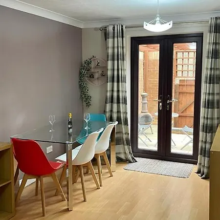 Riverview 1 Bed Apartment With Parking By Cozynest Reading Exterior photo