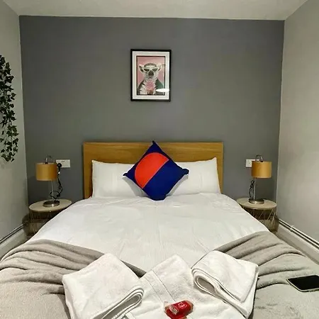 Riverview 1 Bed Apartment With Parking By Cozynest Reading Exterior photo