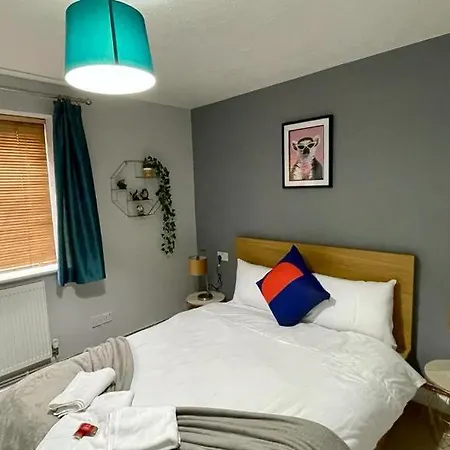 Riverview 1 Bed Apartment With Parking By Cozynest Reading Exterior photo