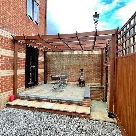 Riverview 1 Bed Apartment With Parking By Cozynest Reading Exterior photo