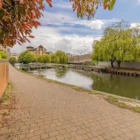 Riverview 1 Bed Apartment With Parking By Cozynest Reading Exterior photo
