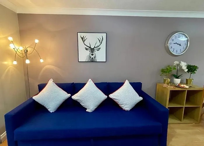 Riverview 1 Bed Apartment With Parking By Cozynest