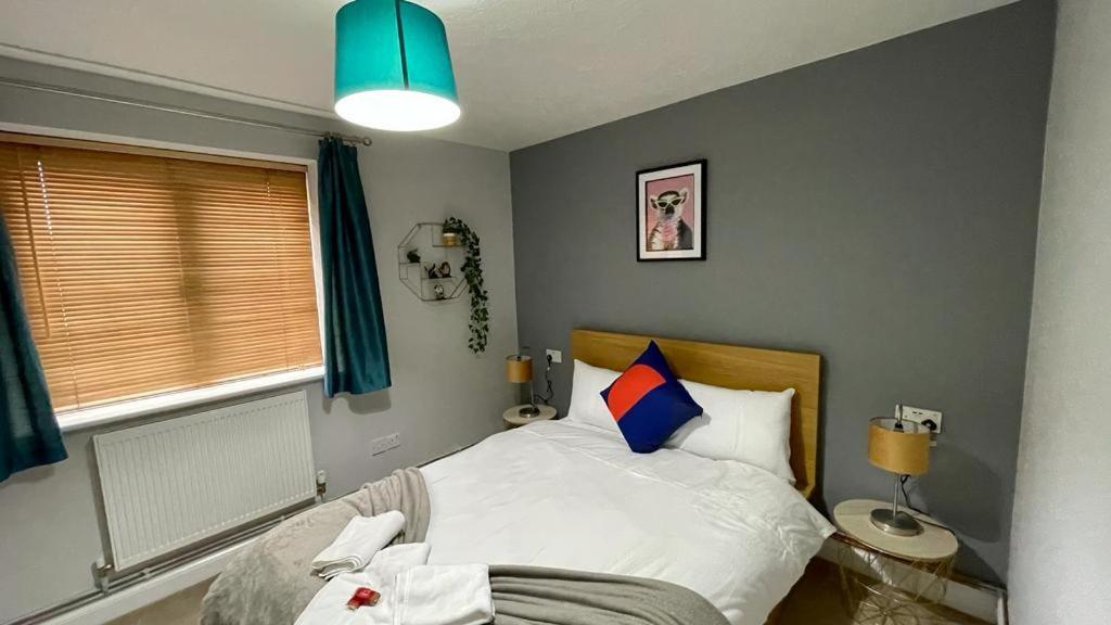 Apartment Riverview 1 Bed With Parking By Cozynest Reading